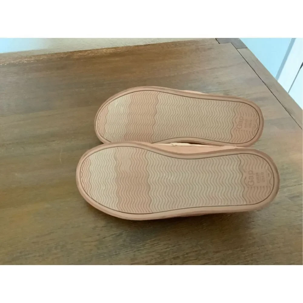 New Gap lace up sneakers size 12T